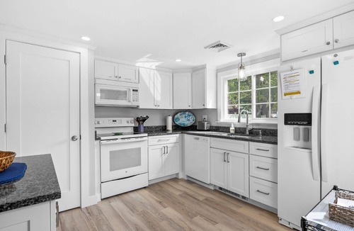 Northwest Harwich House | Crosswinds II: Cape Home Near Beach & Dog-Friendly