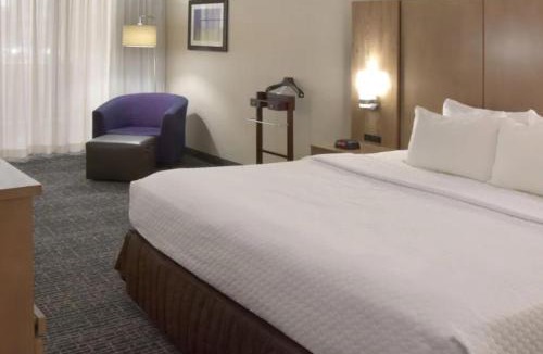 Middleburg Heights Hotel | Crowne Plaza Cleveland Airport by IHG