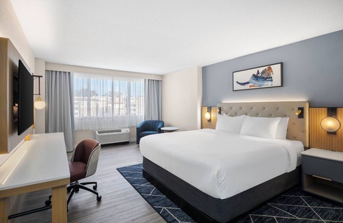 Northwest Hotel | Crowne Plaza Virginia Beach Town Center by IHG