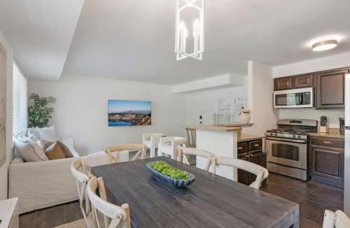 Aurora Highlands House | Crystal City Charm 2BR Free Parking 104