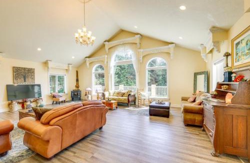 Libby House | Crystal Lake Retreat: Event Villa w/Lake Access!