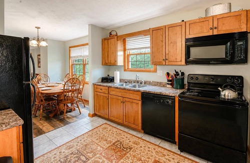 Snowshoe House | CS J38 | Mountain Bike HQ | 3 Levels + Dogs Welcome