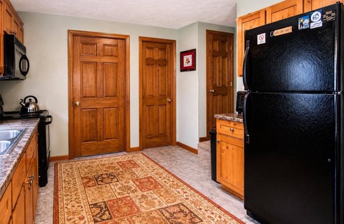 Snowshoe House | CS J38 | Mountain Bike HQ | 3 Levels + Dogs Welcome