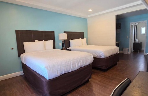 Hollywood Lakes Hotel | Curtis Inn & Suites