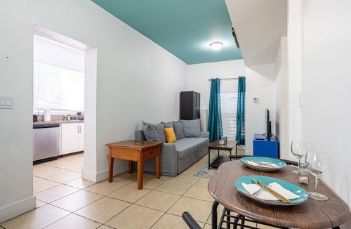 West Little River House | Cute little home with free parking - La Haciendita