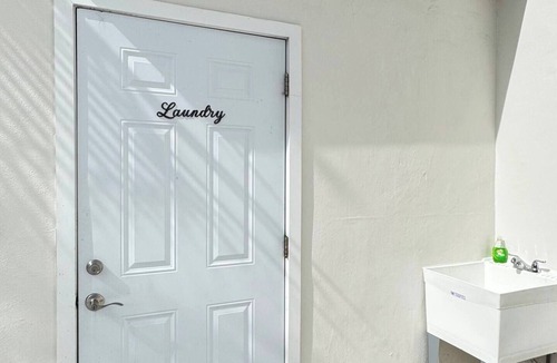 West Little Havana Hotel | Cute Private Room, Near the Airport - Free Parking