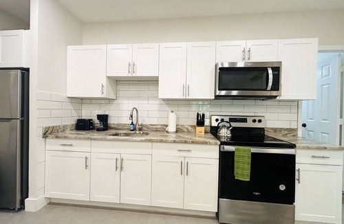 Lake Ridge Cottage | Cute & Spacious 2BR/2Bath Home in FLL w/Patio