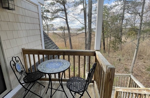 Rock Hall Apartment | Cute waterfront apartment - 8 min from the beach!