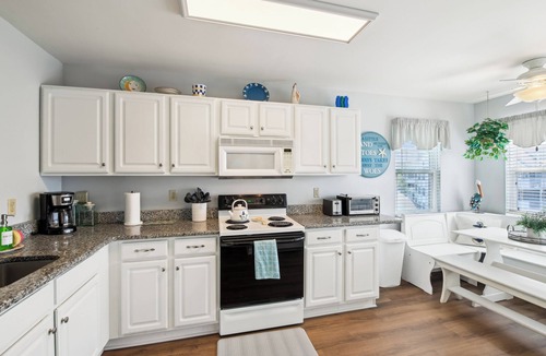 Ocean View House | DAILY ACTIVITIES INCLUDED UP TO $300 PER WEEK! Dog Friendly. Beautiful Sunsets, just the perfect place to relax, refresh and re-energize!