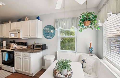 Ocean View House | DAILY ACTIVITIES INCLUDED UP TO $300 PER WEEK! Dog Friendly. Beautiful Sunsets, just the perfect place to relax, refresh and re-energize!