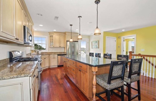 Cedar Neck House | DAILY ACTIVITIES INCLUDED*! 4-NIGHT MINI-WEEKS AVAILABLE ALL SEASON. Exceptional, bright, comfortable, and spacious multi-level vacation home offers wonderful wetland views