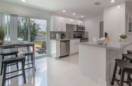 Fort Lauderdale House | Dania Beach Beauty 3BR with Hot Tub