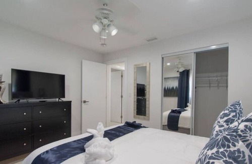 Fort Lauderdale House | Dania Beach Beauty 3BR with Hot Tub