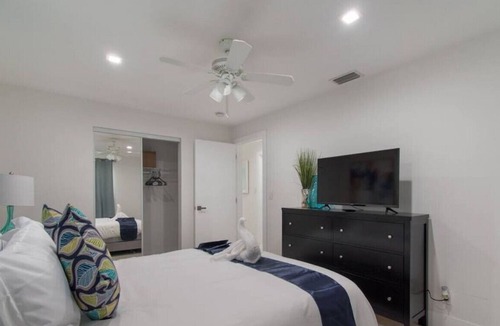 Fort Lauderdale House | Dania Beach Beauty 3BR with Hot Tub