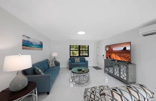 Melaleuca Gardens House | Dania Beach Unit 1 by Dream Vacation