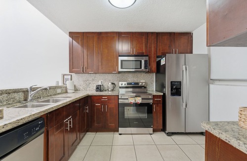 Fort Lauderdale House | Dania Lakefront Retreat Kayaks/Outdoor Projector/Games/BBQ