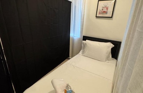 Hallandale Beach Hostel | Daphne's Tropical Oasis Boutique Hostel