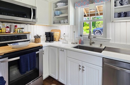 Wellfleet Cottage | Darling 2BD Cottage-A/C, Amazing Deck & Screen Porch, Walk to Town Center & Mayo Beach