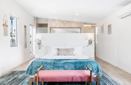 Hollywood Hotel | Day Dreams by AvantStay