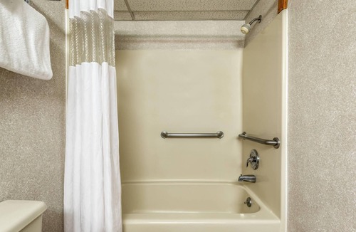 Vineland Hotel | Days Inn by Wyndham Vineland