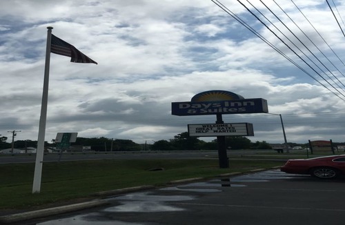 Cambridge Hotel | Days Inn & Suites by Wyndham Cambridge