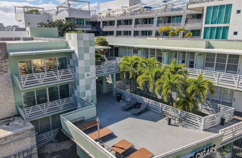 South Beach Condo | Deco Apt w/2 Queen Beds on Ocean Dr, South Beach