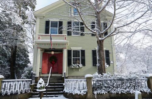 Fairhaven Bed & Breakfast | Delano Homestead Bed and Breakfast