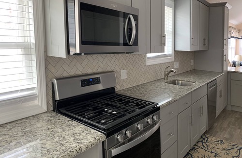 Villas House | Delightful DOG FRIENDY Vacation Home by the Bay for Couples and Families.
