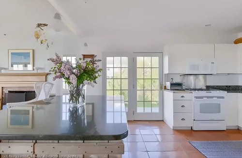 Wauwinet House | Delightful house located on the "head of the harbor" in Wauwinet