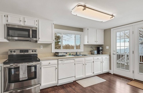 Huntingtown House | Delightful Pet Friendly Family Home In Great Location! by RedAwning