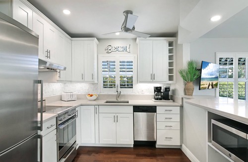 Delray Beach Apartment | Delray Breezes !NEW! WALK to BEACH & THE AVE!
