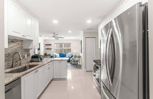 Tropic Palms Villa | Delray Waterfront Paradise | Poolcuzzi & Kayaks