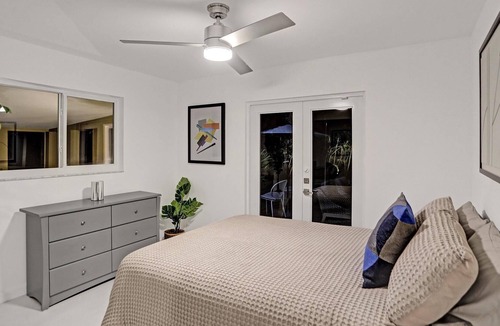 Oakland Park Villa | Deluxe 3/2 Duplex w/Jacuzzi