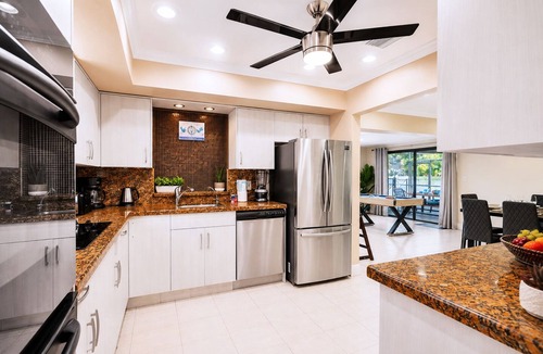 South Lake Villa | Deluxe 5BR Villa Heated Pool near Hollywood Beach