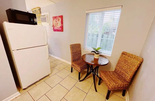 Lauderdale-by-the-Sea Apartment | Deluxe Double Apt - Pool, Free Parking, Walk to Beach & Dining