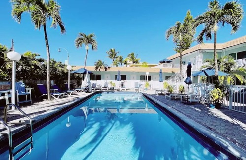 Lauderdale-by-the-Sea Apartment | Deluxe Double Apt - Pool, Free Parking, Walk to Beach & Dining