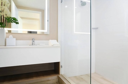 Bay Harbor Islands Hotel | Deluxe Double Queen Room with Balcony at The Altair Hotel Bay Harbor Miami