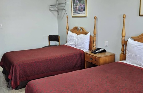 Elkton Hotel | Deluxe Inn Elkton
