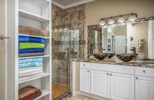 Achilles House | Deluxe Waterfront Family Escape. Fishing, Kayaking, Crabbing in your backyard!