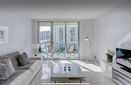 Golden Beach Apartment | Departamento Amplio de 2 Dormitorios, en Sunny Isles Beach Para 6 Personas +bebé