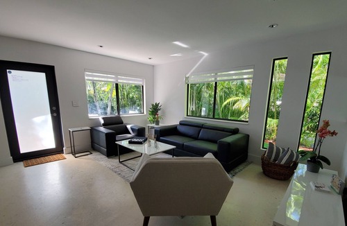 Buena Vista House | Design District House by Midtown & Wynwood, 10min to Miami Beach, 5min to MIA