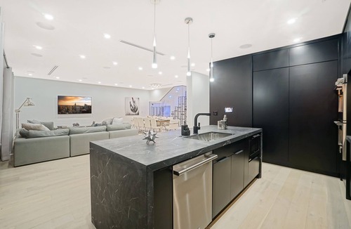 Buena Vista Villa | Design District Villa With POOL 10 Min from SB