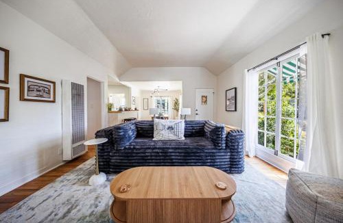 Carlson Park Apartment | Designer 2-Bedroom Home in Culver City - 20 Mins to LAX Airport
