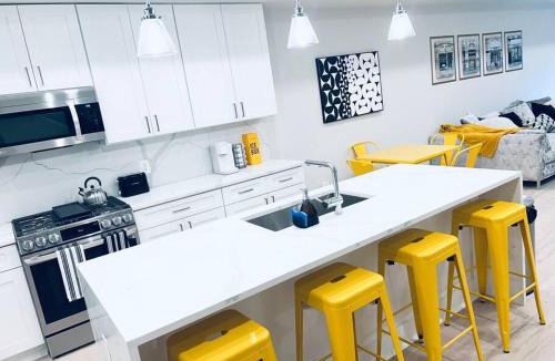 Trinidad House | Designer 3BDR Penthouse with Private Rooftop Monument Views Near Popular H Street Corridor Parking Included Free Cancellation