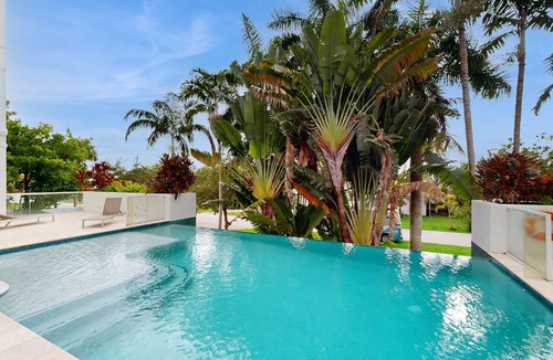 Deerfield Beach Condo | Designer All-Suite Beach Condo w/Infinity Pool & 3 Balconies