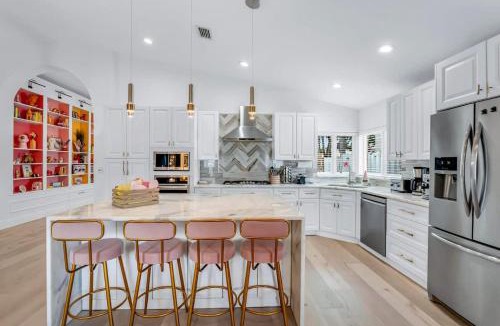 Sunrise House | Designer Stylish Villa by Sawgrass with Hot Tub and Arcade Games