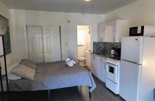 Parkside Apartment | Dewey Breeze Retreat F
