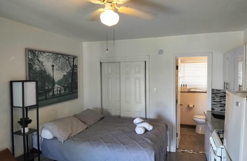 Parkside Apartment | Dewey Breeze Retreat F
