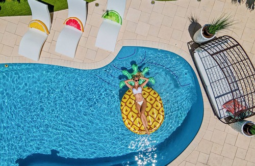 Central Fort Lauderdale House | DIAMOND ESTATES: FT LAUDERDALE - 4 QUEEN, 2 FULL, 2 FULL BATH, POOL & PATIO AREA