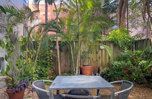 South Beach House | DiLido: fantastic SoBe location, pool and private garden